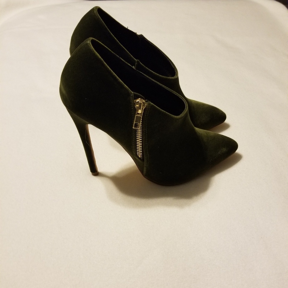Liliana Green Heeled Booties